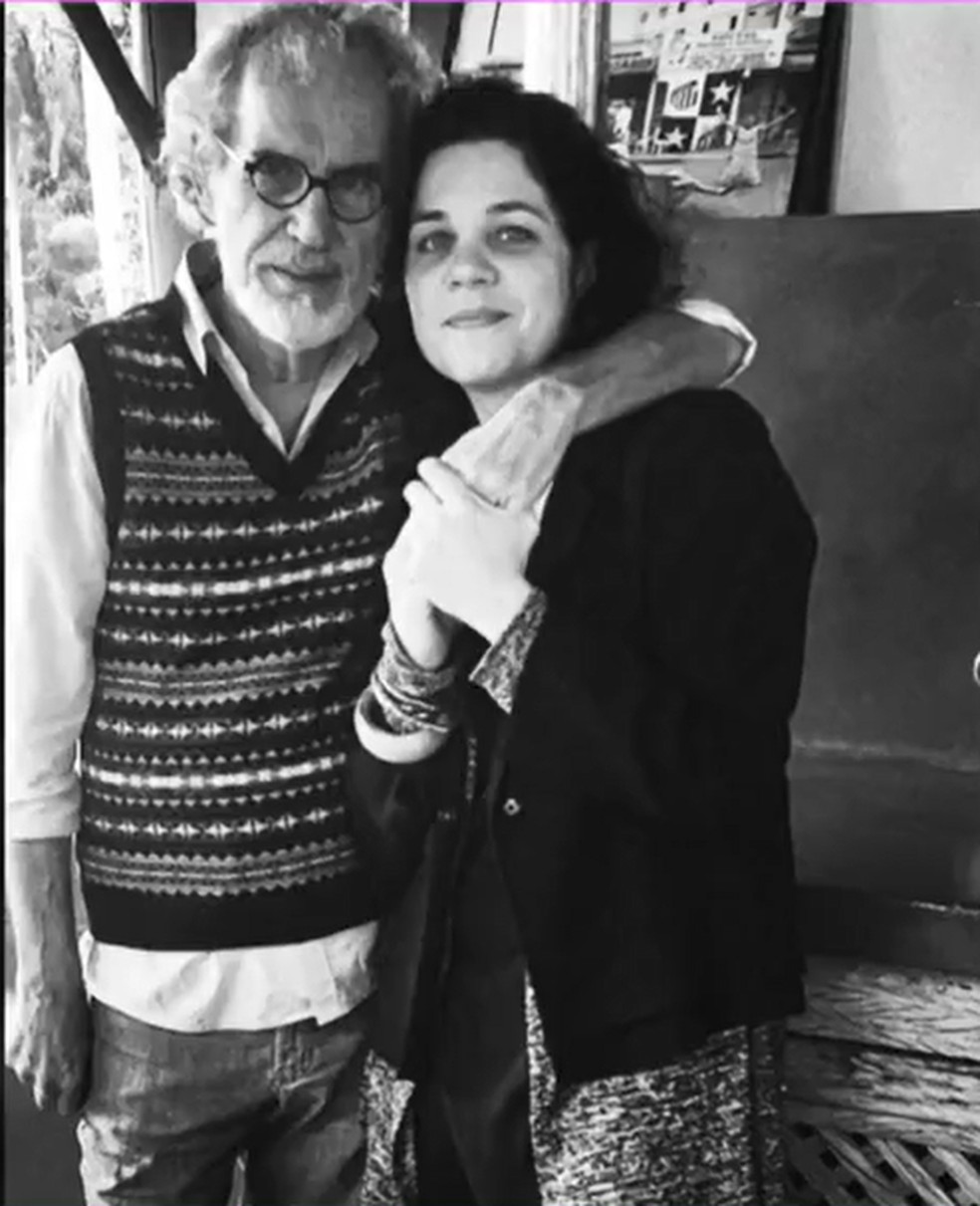 Isabel Teixeira e o pai Renato Teixeira  — Foto: Globo