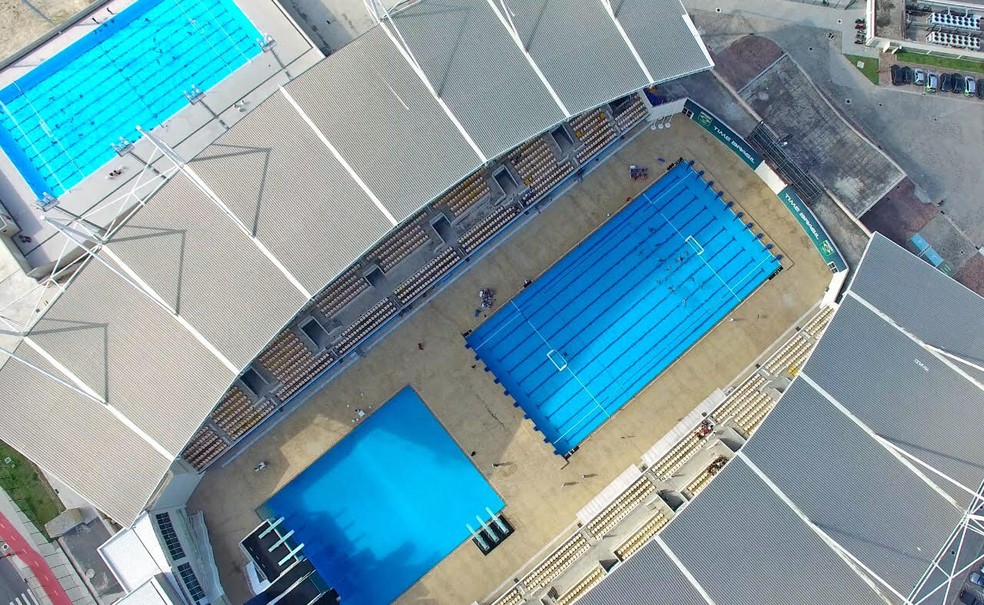 Imagem aérea da piscina do Parque Aquático Maria Lenk, dentro do CT do Time Brasil — Foto: Rafael Bello/COB