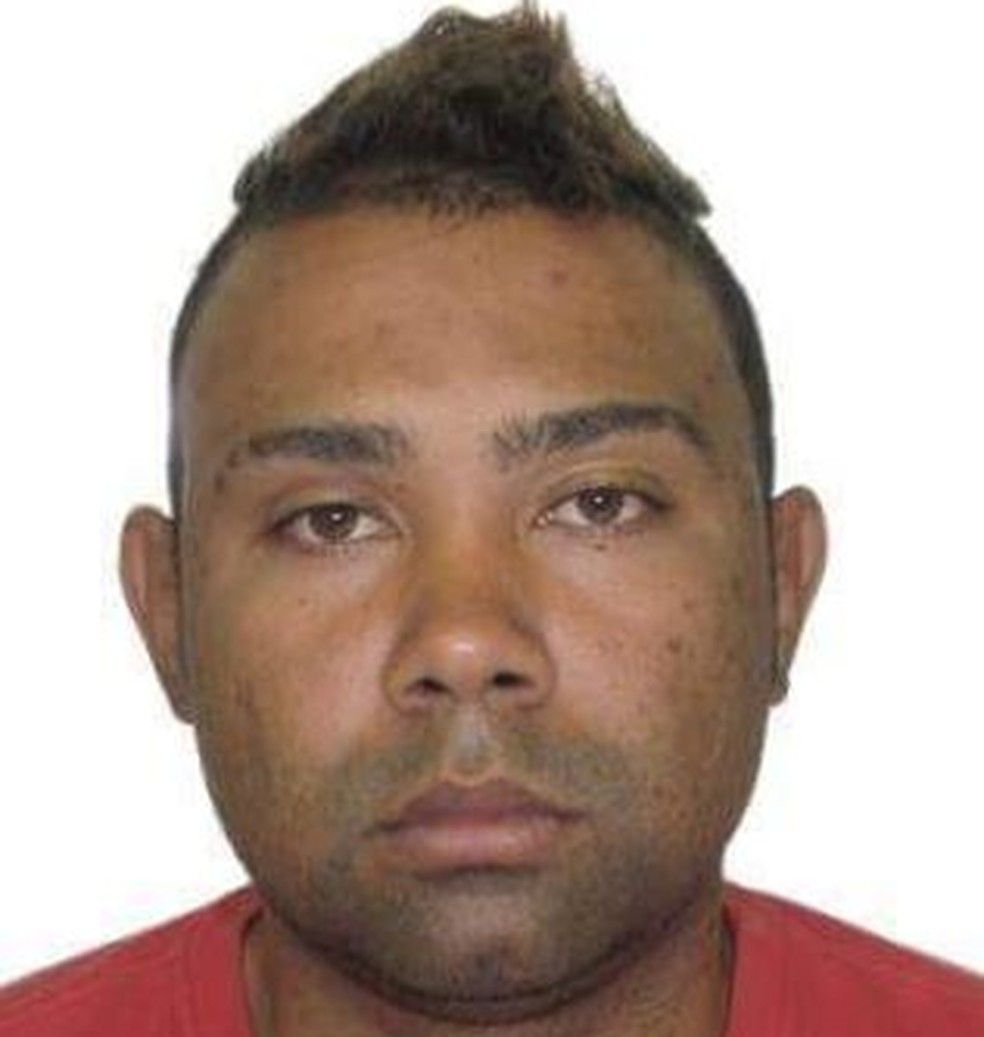 Homem foi encontrado morto na Rodovia Leste-Oeste, em Vila Velha (Foto: Reprodução / Facebook)