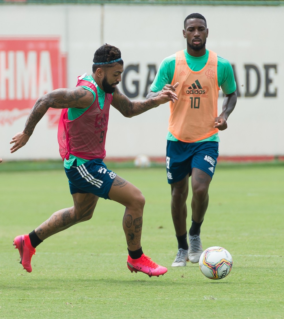 Gabigol e G&eacute;rson est&atilde;o &agrave; disposi&ccedil;&atilde;o de Dome &mdash; Foto: Alexandre Vidal/Flamengo