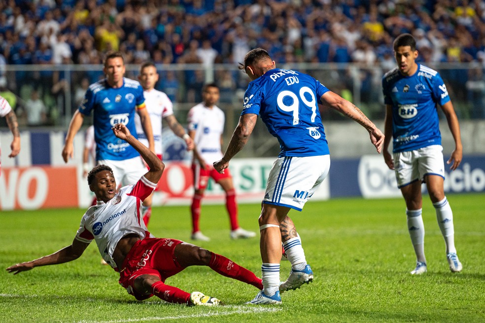 Último encontro entre Náutico e Cruzeiro ocorreu na Série B do ano passado — Foto: Alessandra Torres/AGIF