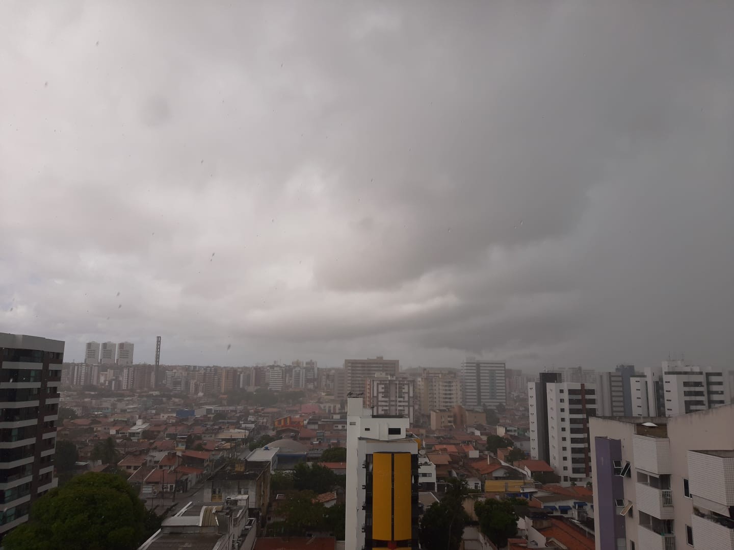 Alagoas tem novo alerta de chuva válido até esta terça-feira 