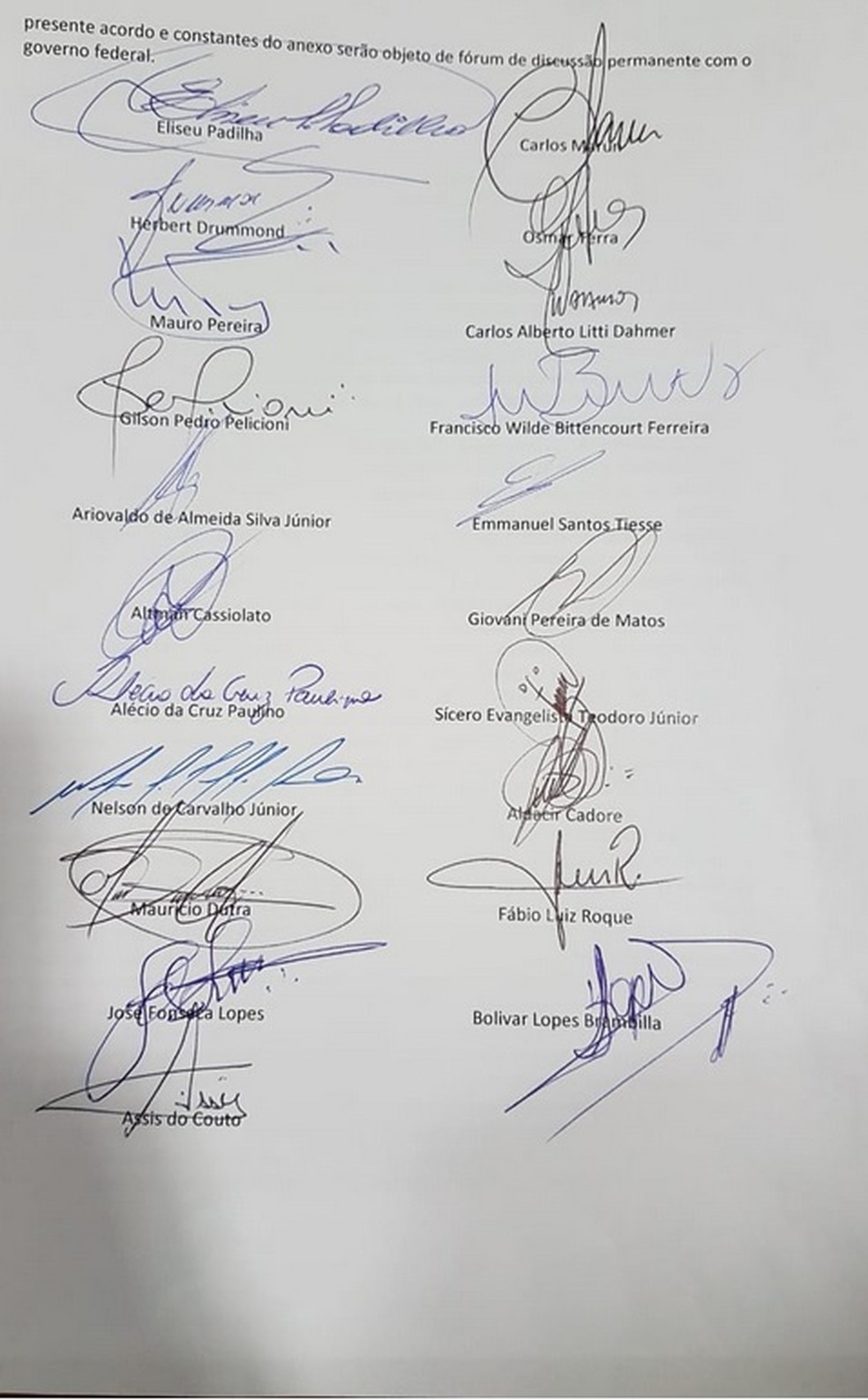 Assinaturas na ata da reuniÃ£o entre governo e caminhoneiros (Foto: ReproduÃ§Ã£o)