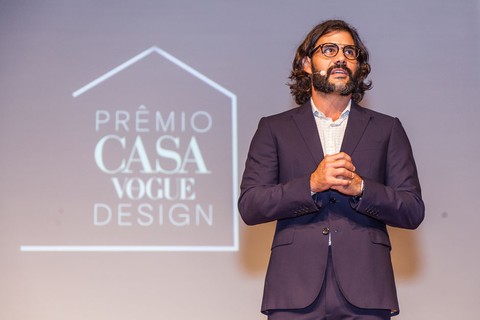 Juliano Cazarré foi o Mestre de Cerimônias do Prêmio Casa Vogue Design 2018