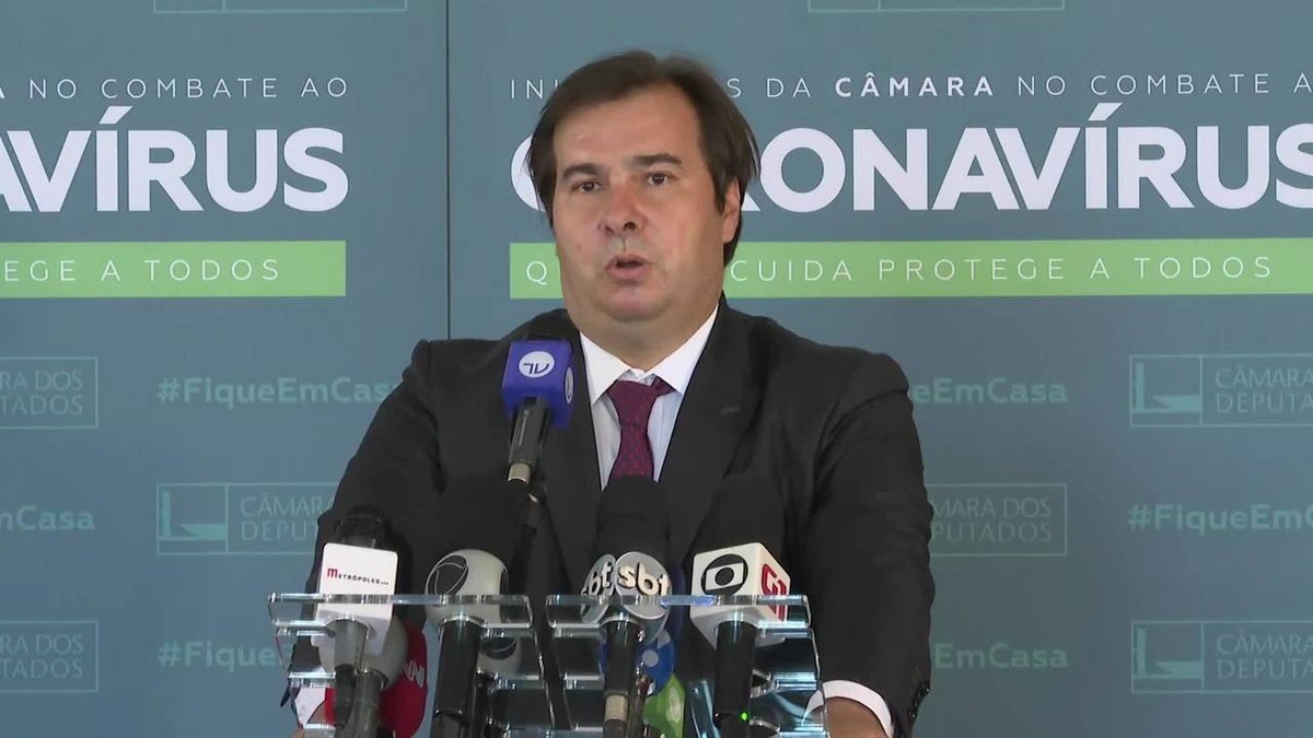 Após Bolsonaro cobrar redução de salários no Congresso, Maia defende corte nos três poderes