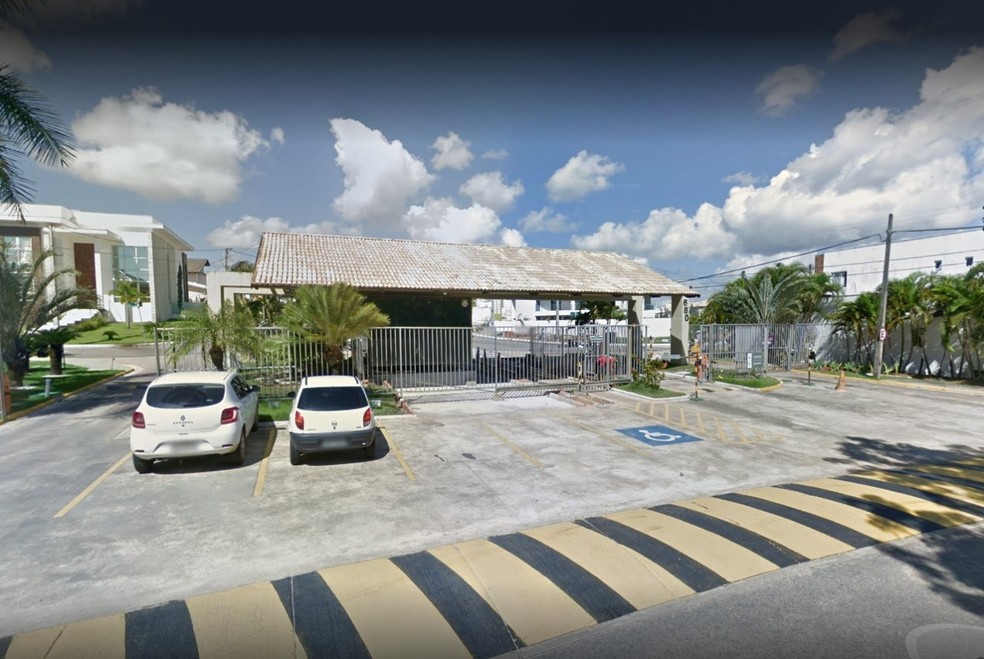 Buscas aconteceram em resid&ecirc;ncia em um condom&iacute;nio de luxo na Grande Natal &mdash; Foto: Google Street View