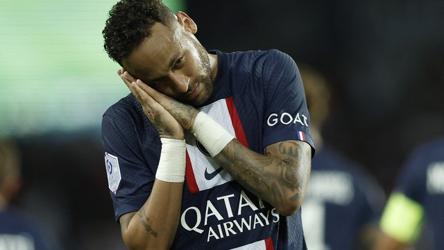 Neymar em comemoração "Night, Night", popularizada por Stephen Curry