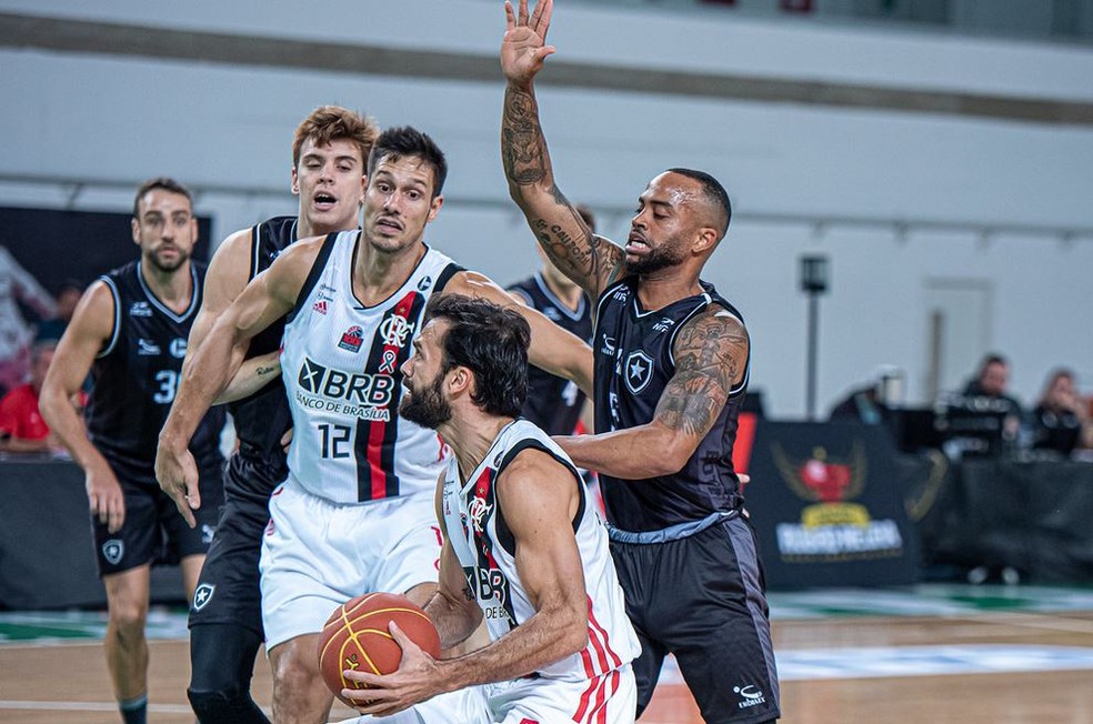 Flamengo e Botafogo durante confronto pelo NBB 2019/20 — Foto: Paula Reis/Flamengo