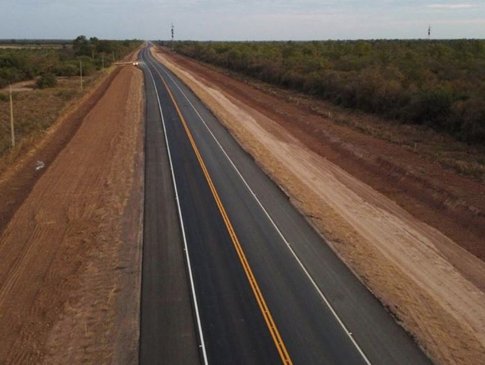 Trecho recém pavimentado da Rota Bioceânica no Paraguai — Foto: MOPC/Divulgação