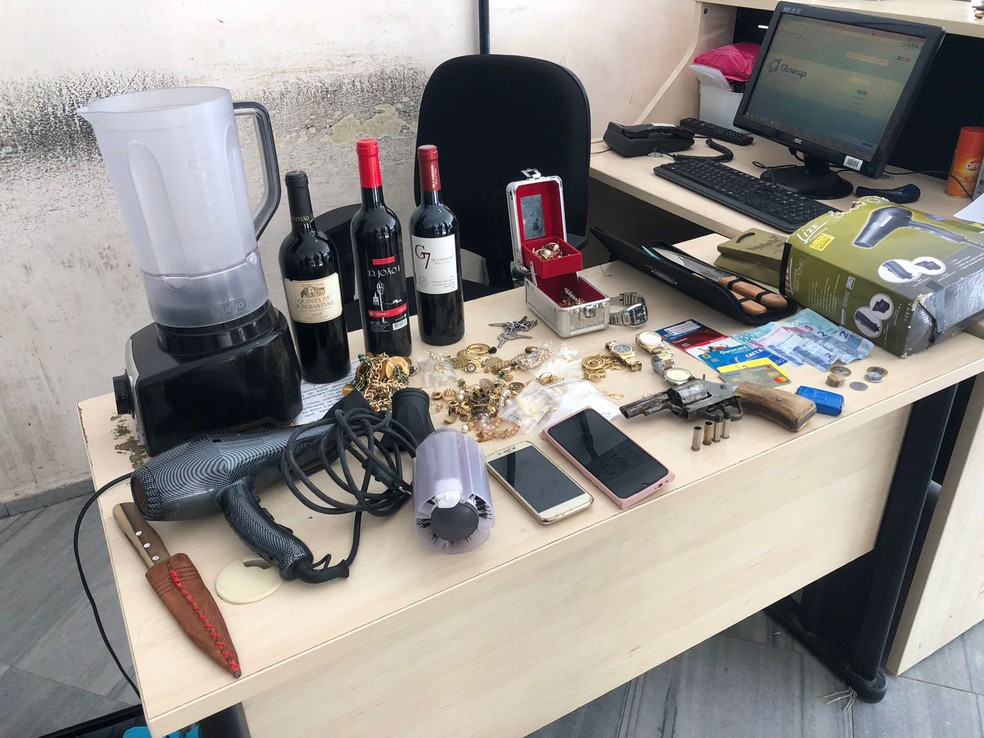 Família é feita refém durante arrastão em residência na Grande Natal — Foto: Vinicius Marinho/Inter TV Cabugi