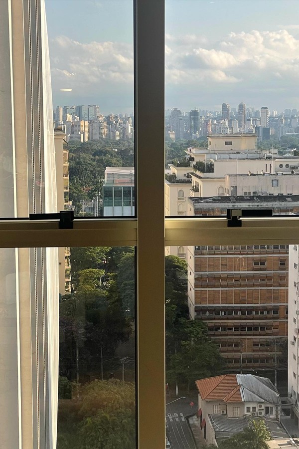 Em São Paulo para trabalho, Isis Valverde mostra suíte luxuosa de hotel  (Foto: Reprodução/ )