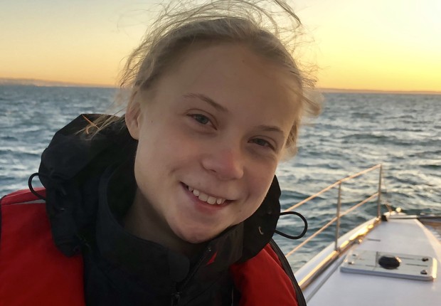 A ativista sueca Greta Thunberg no veleiro 'La Vagabonde' (Foto: Reprodução/Twitter)