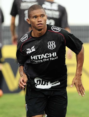 Juninho Volante Ponte Preta (Foto: Marcos Ribolli / GloboEsporte.com)