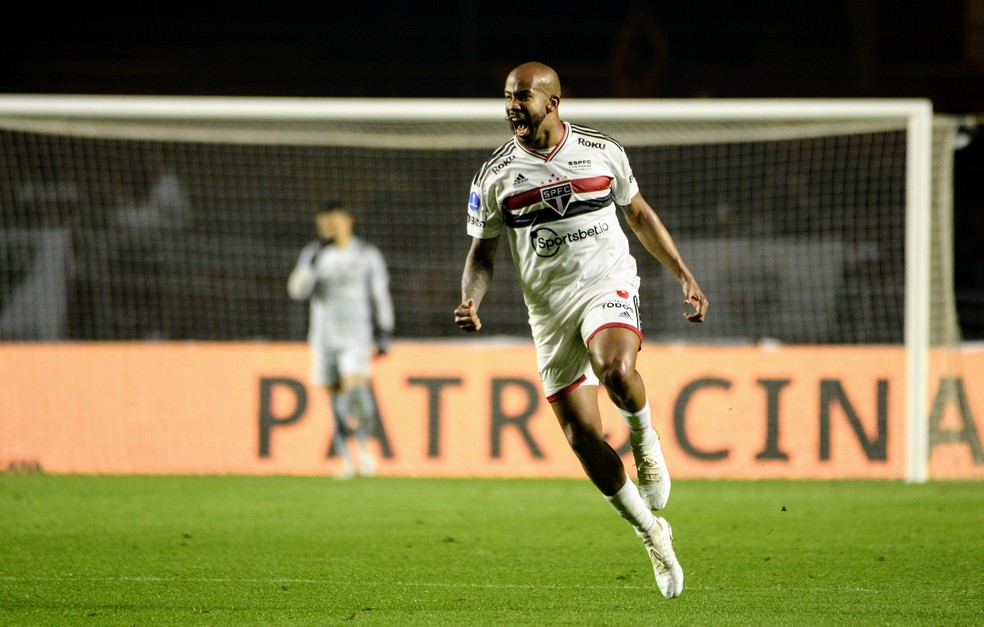 Gol de Patrick em São Paulo x Atlético-GO — Foto: Marcos Ribolli