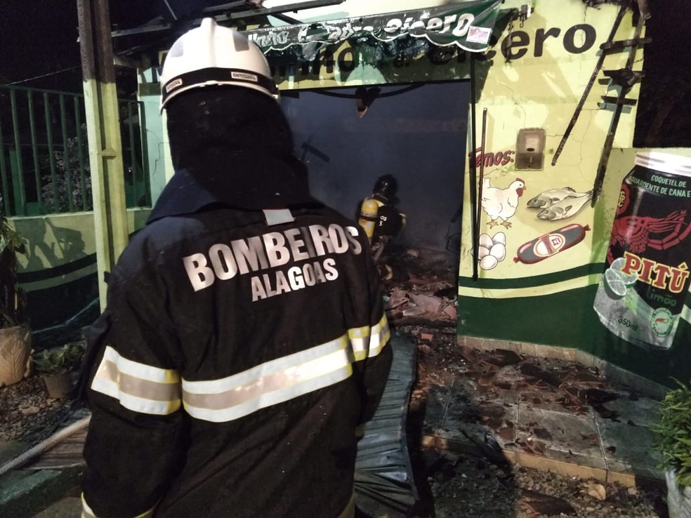 Causa do incêndio de grande proporção não foi identificada — Foto: Divulgação/Corpo de Bombeiros