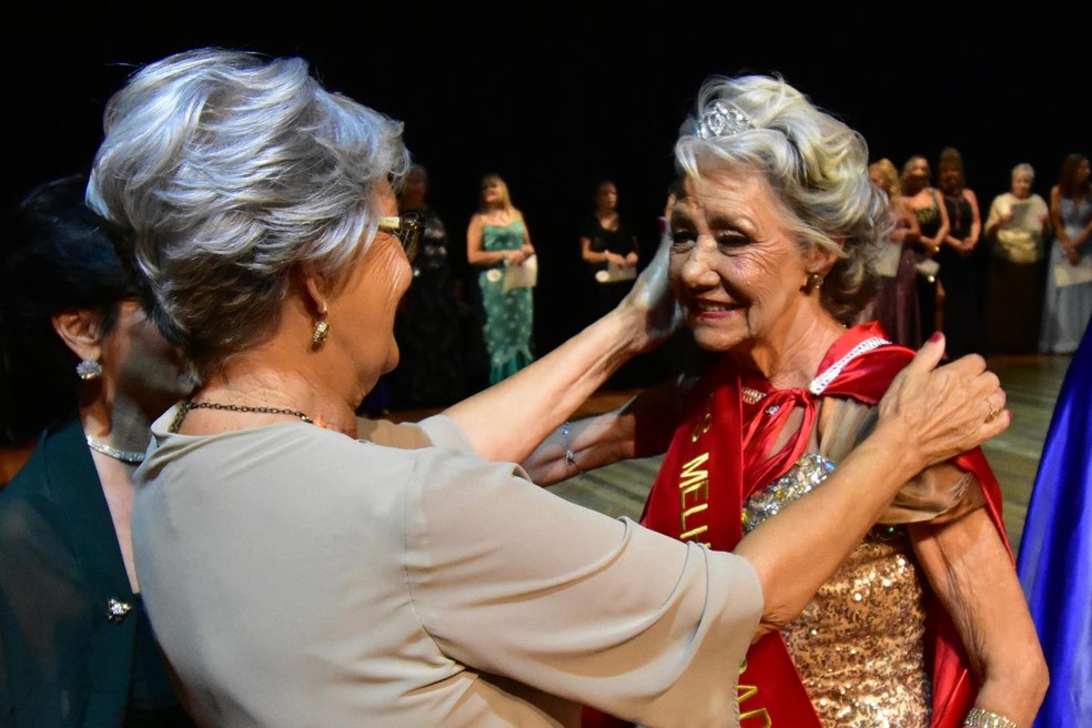 Ex-modelo de 73 anos ganha título de Miss em SP e vira celebridade:  'Alegria' | Santos e Região | G1