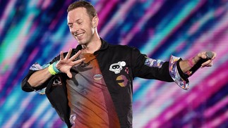 Chris Martin, vocalista do Coldplay, no primeiro show no Rio da nova turnê — Foto: Lucas Tavares/Agência O Globo