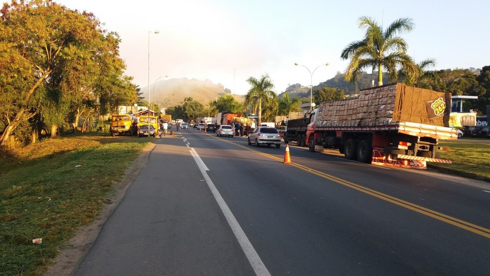 BR-393: Manifestação de caminhoneiros entra no segundo dia nas rodovias do Sul do RJ (Foto: PRF/Divulgação)