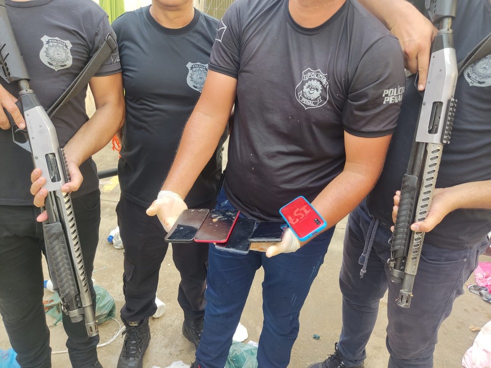 Em Sena Madureira, policiais penais encontraram aparelhos celulares no bloco 3  — Foto: Iapen-AC