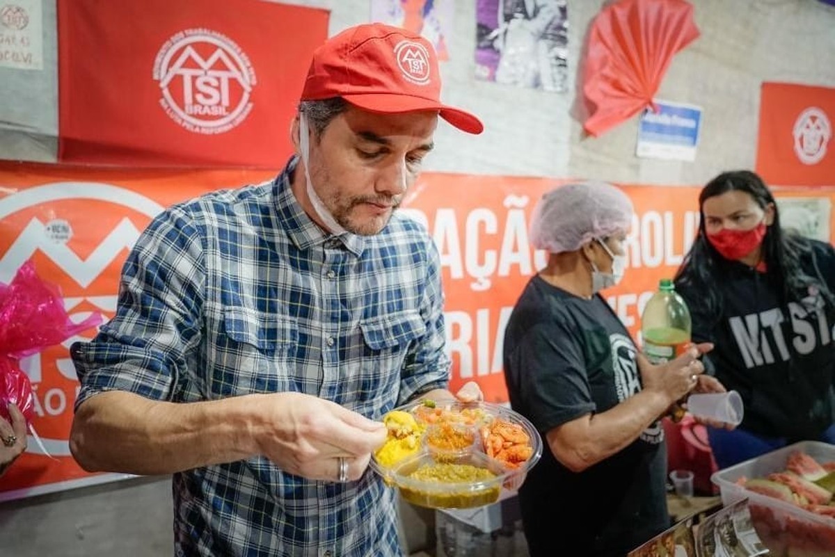 'O que incomoda é pobre comendo bem, não passando fome', diz cozinheira que doou acarajés servidos a Wagner Moura no MTST