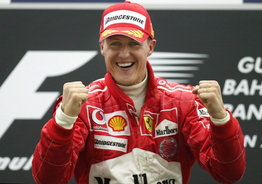 Michael Schumacher comemora a vitória no GP do Bahrein de 2004 — Foto: Alexander Hassenstein/Bongarts/Getty Images