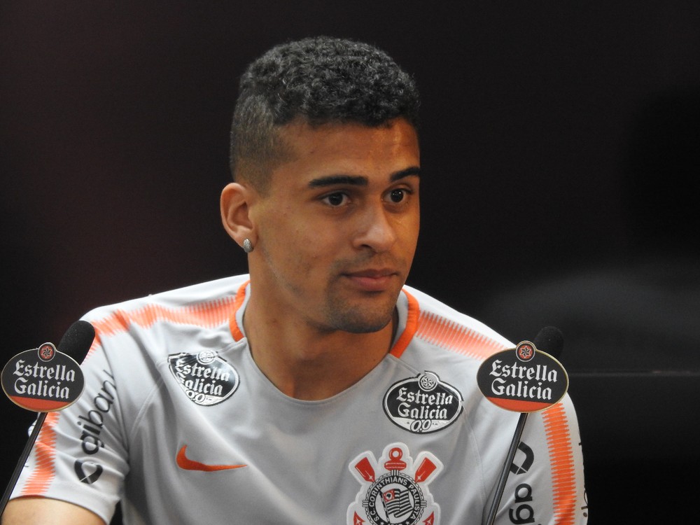 Titular do Corinthians há um mês, Léo Santos tem Marquinhos como exemplo: 