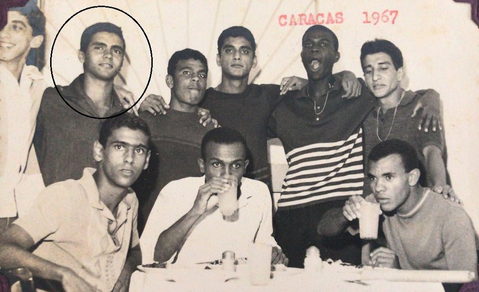 Waltencir com os colegas alvinegros no Torneio de Caracas de 1967 — Foto: Arquivo pessoal