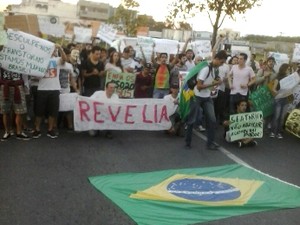 Manifestação Guaratinguetá (Foto: Luana Paula/Arquivo Pessoal)