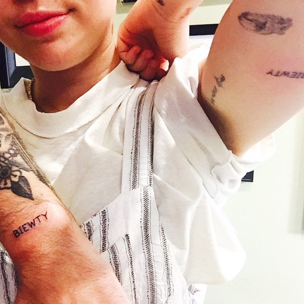 Tatuagens de Miley Cyrus e Cheyne Thomas (Foto: Reprodução/Instagram Miley)