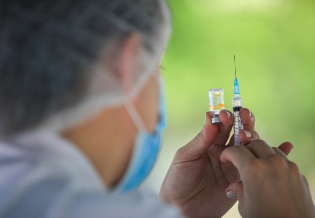 Uma em cada quatro doses de vacina são de CoronaVac (Foto:  Buda Mendes / Getty Images)