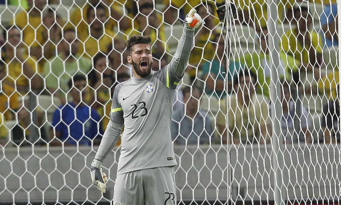 Alisson exalta sucesso dos goleiros brasileiros às vésperas da Copa, seleção brasileira