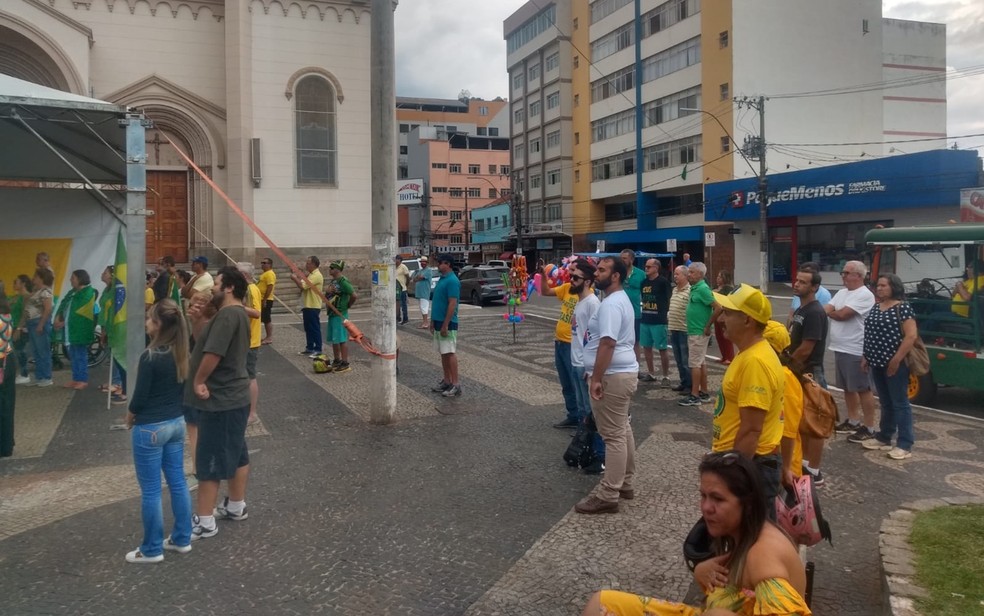 Manifestantes fazem ato a favor do governo Bolsonaro neste 1º de maio  — Foto: Robson Guimarães