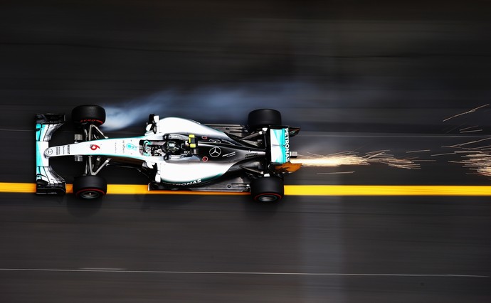 Nico Rosberg erra freada no treino classificatório para o GP de Mônaco (Foto: AFP)