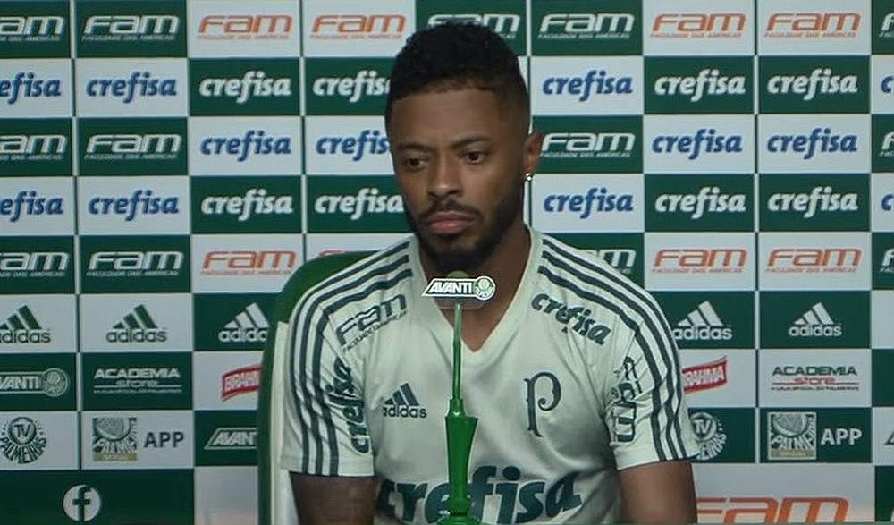  Em lista da torcida do Palmeiras, Michel Bastos diz: 