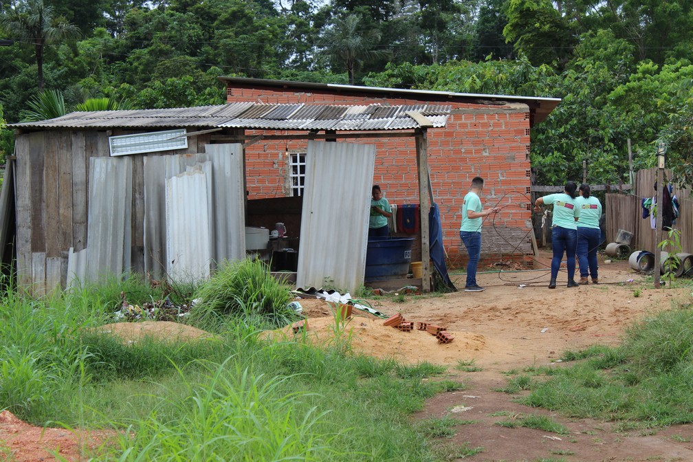 Volunt&aacute;rios constroem casa em bairro no extremo sul de Porto Velho &mdash; Foto: Di&ecirc;go Holanda/G1