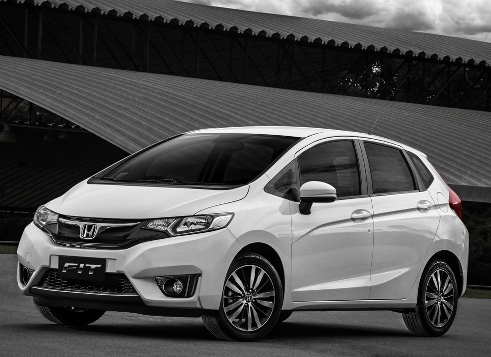 Honda Fit tem câmbio CVT e ainda é parecido com o zero quilômetro — Foto: Divulgação