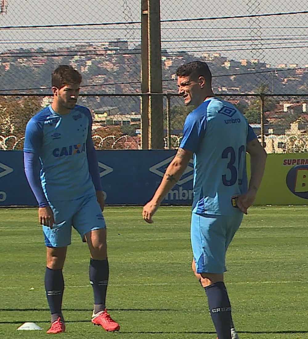 Jogador revela dores na lombar e aponta mudança de estilo para Cruzeiro fazer mais gols