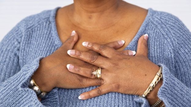Pesquisadores alertam que as mulheres muitas vezes não percebem que correm o risco de desenvolver doenças cardíacas (Foto: Getty Images via BBC News Brasil) Pesquisadores alertam que as mulheres muitas vezes não percebem que correm o risco de desenvolver doenças cardíacas (Foto: Getty Images via BBC News Brasil)