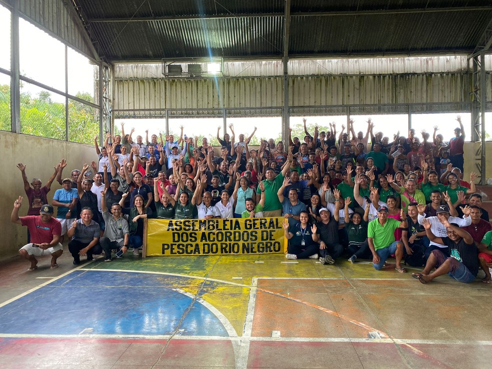 Assembleia geral que aprovou acordos de pesca no Rio Negro, no Amazonas, reuniu organizações sociais, operadores de turismo, comunitários e populações tradicionais. — Foto: Divulgação/Sema
