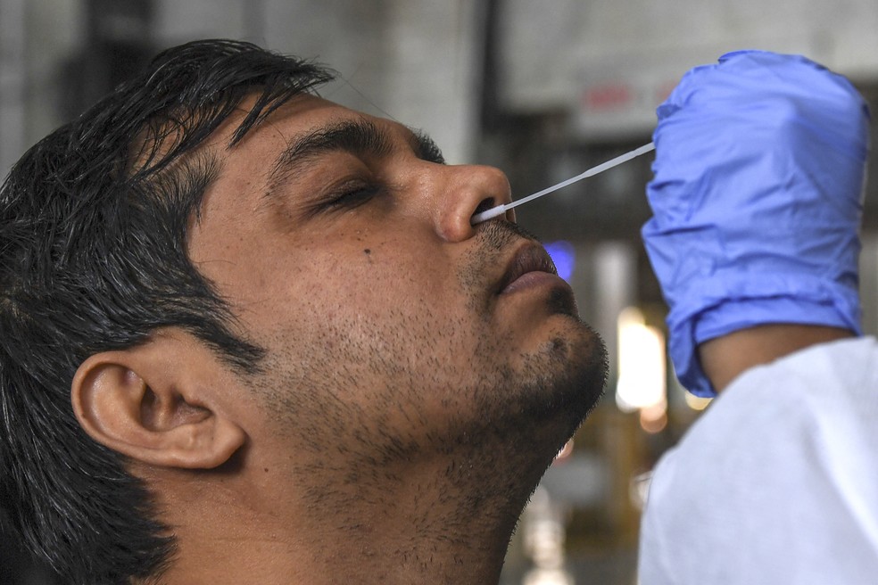 Exame de PCR, em imagem de arquivo — Foto: Indranil Mukherjee/AFP