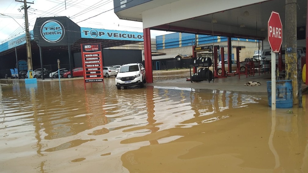 Rio Machado: água de cheia já chega em lojas de Ji-Paraná — Foto: Victória Ferreira/Rede Amazônica