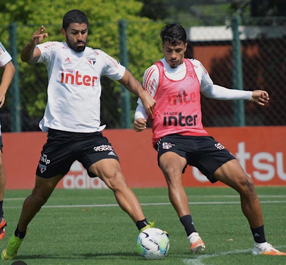 Saída de pato aumenta lista de jogadores contratados com alto investimento pela diretoria 