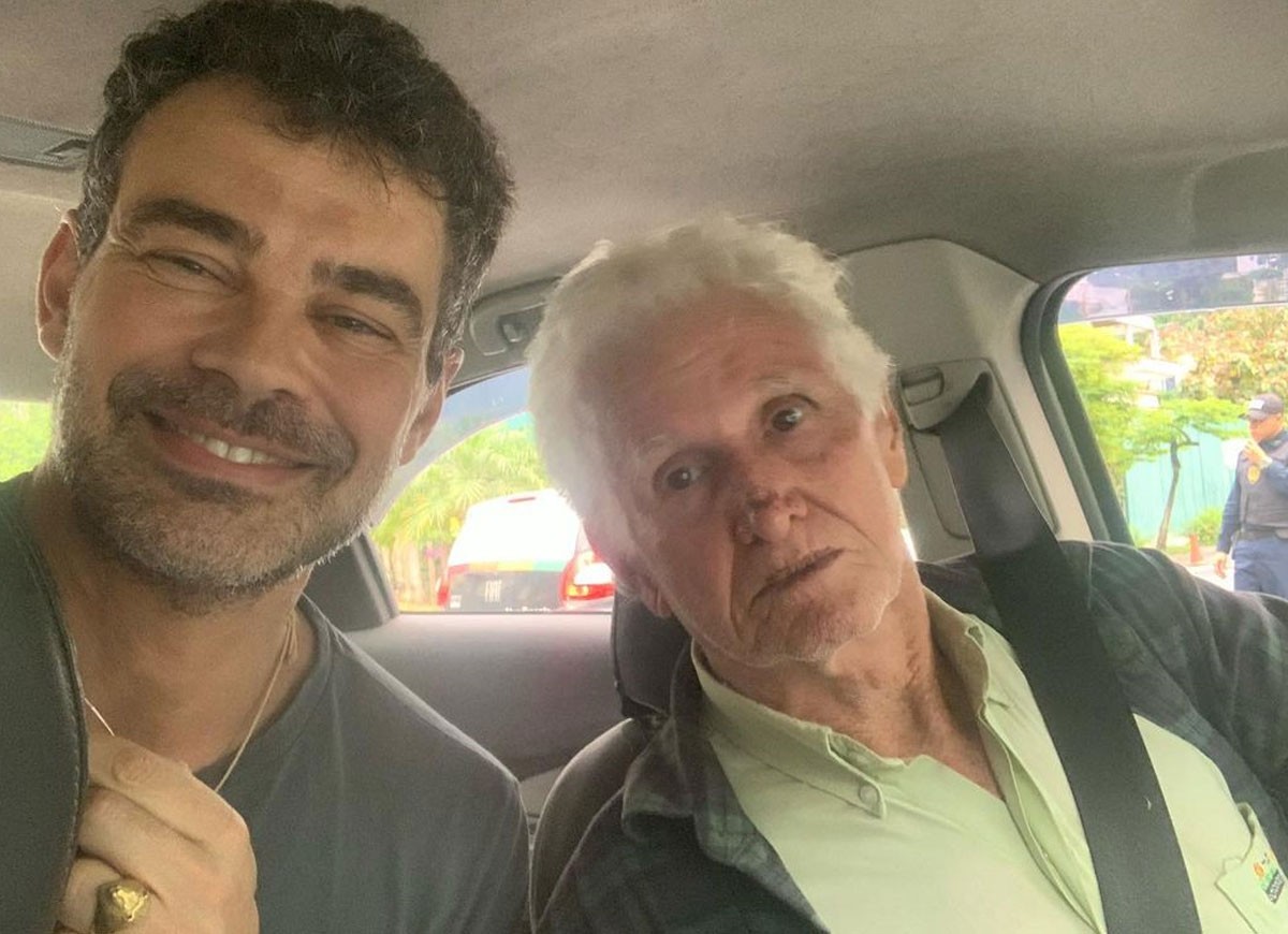 Carmo Dalla Vecchia e o motorista Joaquim (Foto: Reprodução/Instagram)