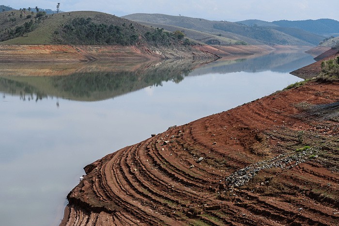 Reservatório de Jaguari, parte do Sistema Cantareira, em 2014, quando São Paulo enfrentou uma seca severa — que dá as caras novamente em 2021 (Foto: Getty Images)