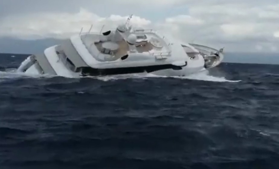 Embarcação de luxo afundou no Mar Mediterrâneo