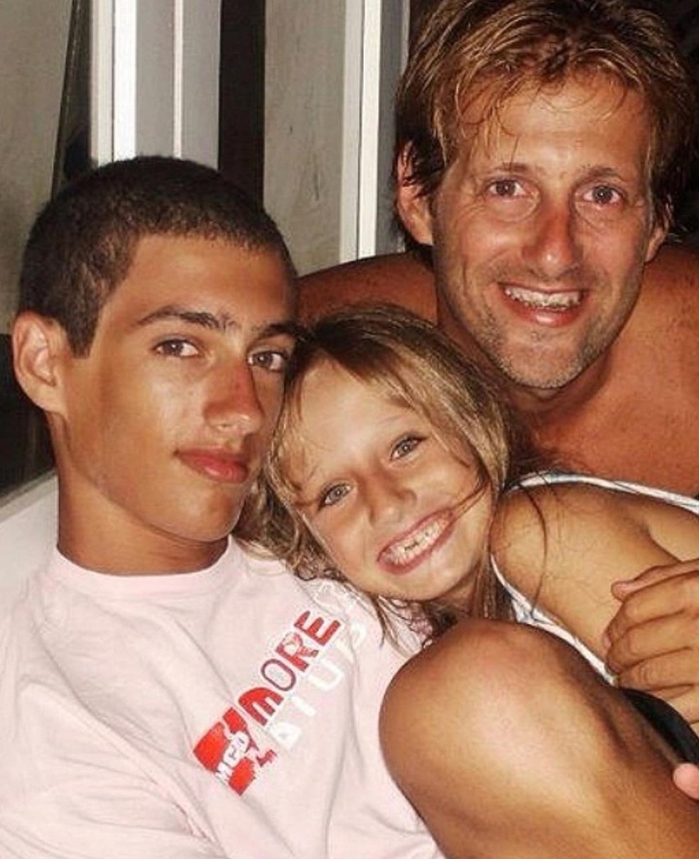 Bruna Griphao com o pai e o irmão — Foto: Reprodução/Instagram