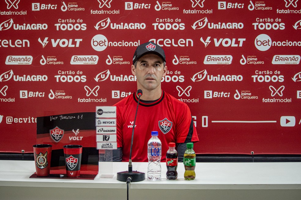 Léo Condé, técnico do Vitória, em entrevista coletiva — Foto: Victor Ferreira/EC Vitória