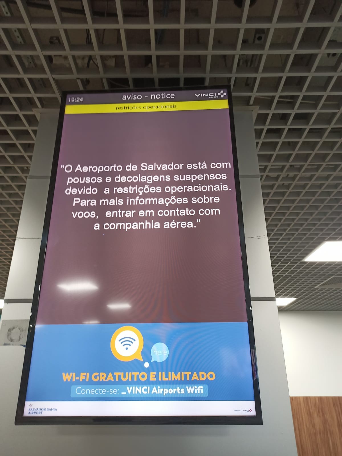 Problema operacional fecha Aeroporto de Salvador para pousos e decolagens; 37 voos são cancelados