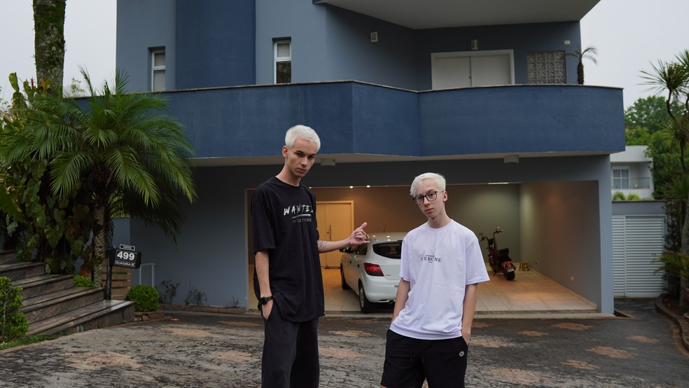 Da esquerda para a direita: Brunão e Spitflow — Foto: Caio Prestes