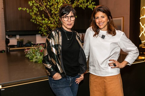 Andrea Bisker e Taissa Buescu, diretora de conteúdo da Casa Vogue